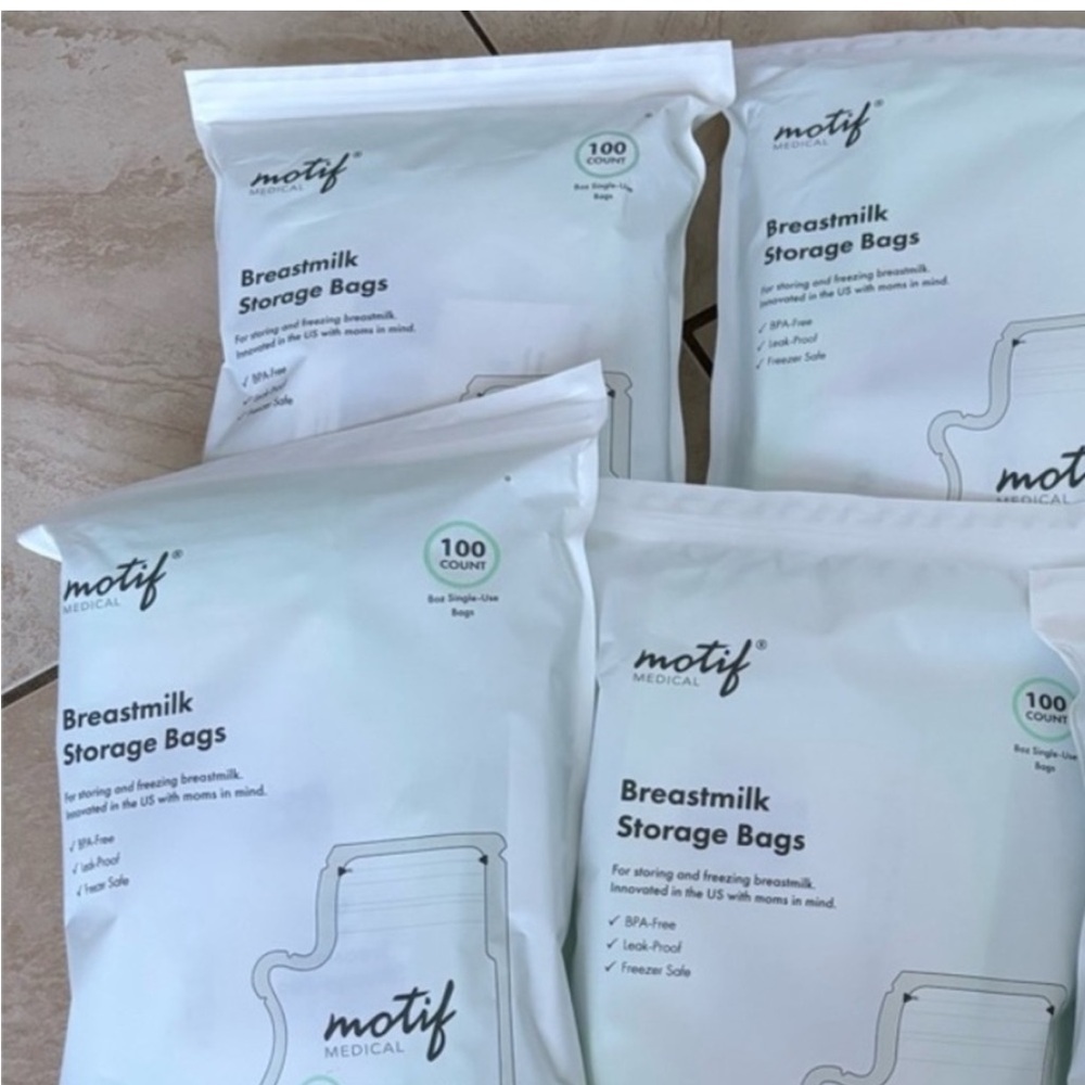 NEW 4 packs of 100 breastmilk storage bags